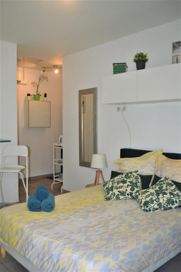 Studio Charles De Gaulle - Vieux Port Apartment Marseille Bagian luar foto